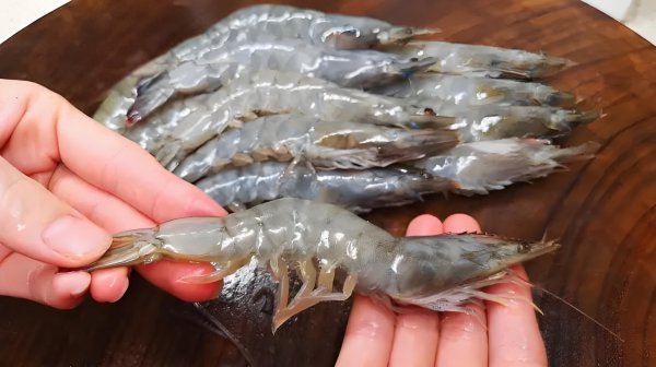 金鑫优配 虾头里是“屎”还是“黄”，到底能不能吃？很多人搞错，涨知识了