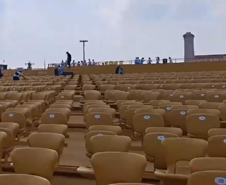 弘大速配 极目锐评丨5万余人观礼离场后干干净净，保持整洁也是爱国