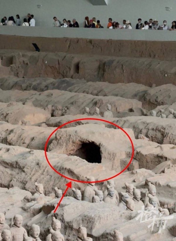 深富策略 兵马俑一号坑惊现大洞！网友：盗洞？古墓葬？员工通道？秦帝陵博物院回应
